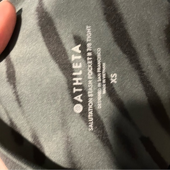 Athleta Salutation Stash Pocket LL 7/8 Tight Leggings in Zebra - Picture 8 of 9